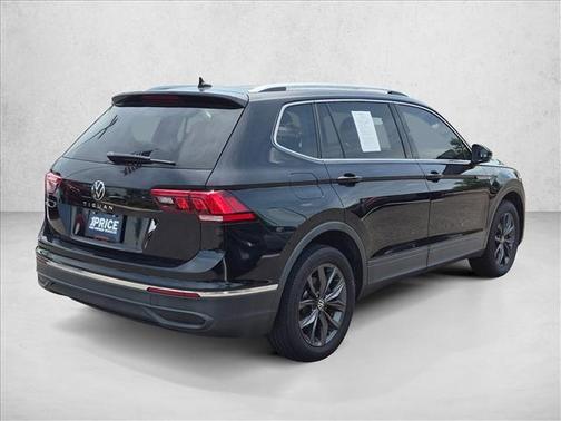 Deep Black Pearl 2022 Volkswagen Tiguan 2.0T SE