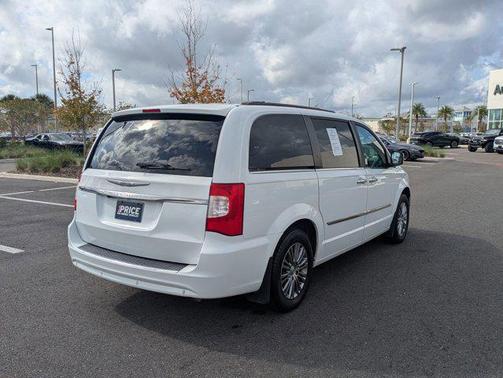 2014 Chrysler Town & Country Touring-L