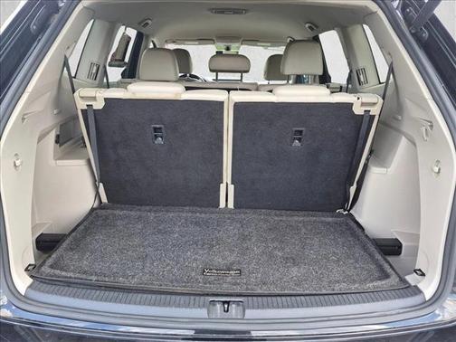 Deep Black Pearl 2021 Volkswagen Atlas 2.0T SE w/Technology