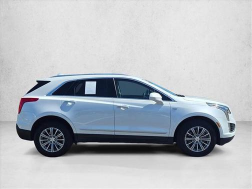 Crystal White Tricoat 2017 Cadillac XT5 Luxury