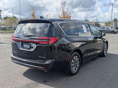2024 Chrysler Pacifica Hybrid Select
