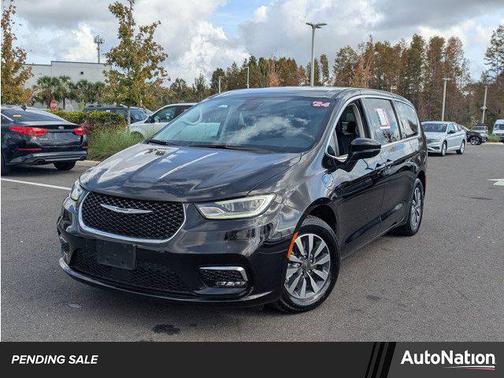 2024 Chrysler Pacifica Hybrid Select