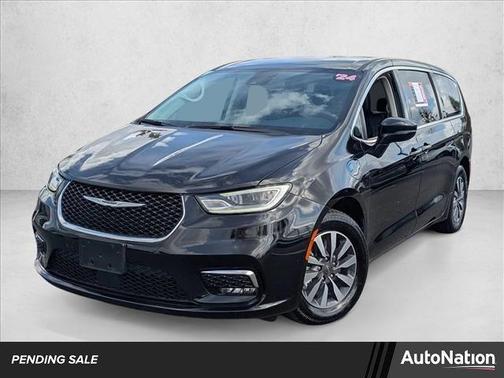 2024 Chrysler Pacifica Hybrid Select
