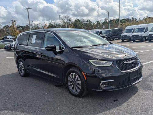 2024 Chrysler Pacifica Hybrid Select