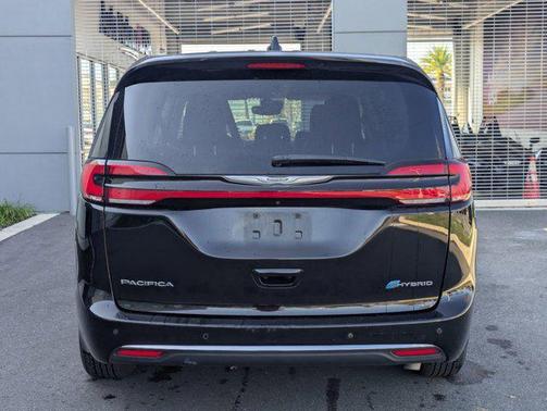 2024 Chrysler Pacifica Hybrid Select