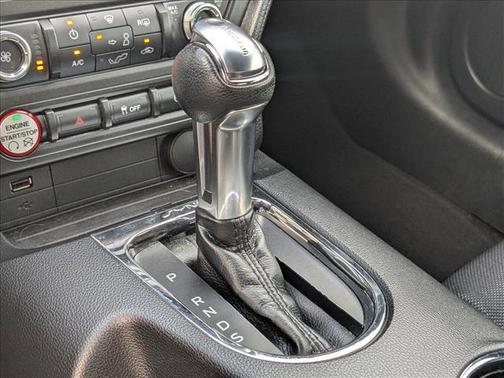 2017 Ford Mustang V6