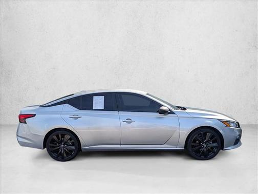 2021 Nissan Altima SR FWD