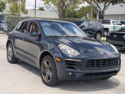 Dark Blue Metallic 2015 Porsche Macan Macan S