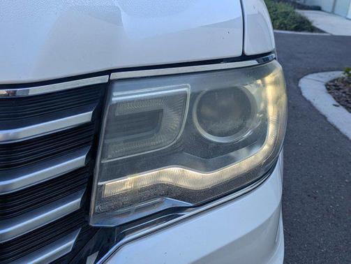 White Platinum Metallic Tri-Coat 2015 Lincoln Navigator Base