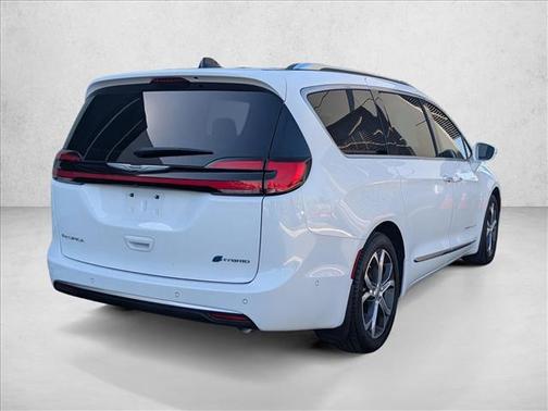 2024 Chrysler Pacifica L