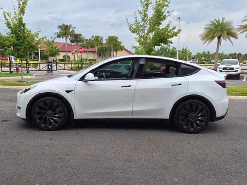 Pearl White Multi-Coat 2022 Tesla Model Y Performance Dual Motor All-Wheel Drive