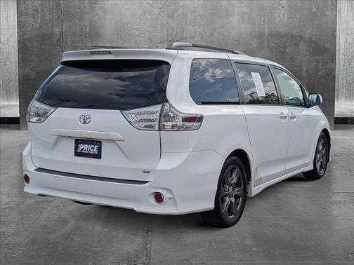 2017 Toyota Sienna SE