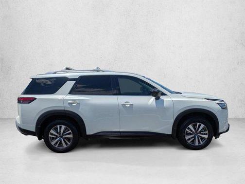 Pearl White Tricoat 2022 Nissan Pathfinder SL 4WD