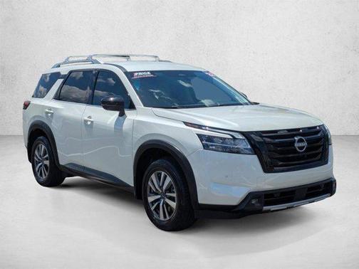 Pearl White Tricoat 2022 Nissan Pathfinder SL 4WD