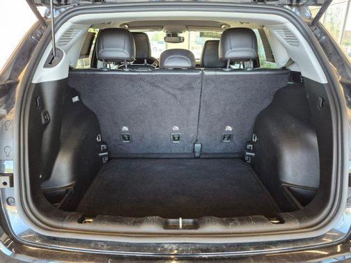 Diamond Black Crystal Pearlcoat 2022 Jeep Compass Latitude