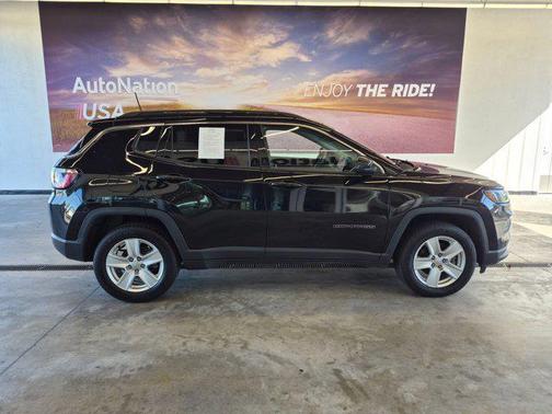 Diamond Black Crystal Pearlcoat 2022 Jeep Compass Latitude