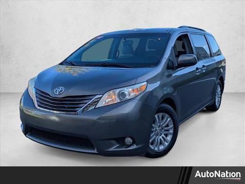 2017 Toyota Sienna XLE