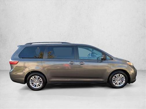 2017 Toyota Sienna XLE