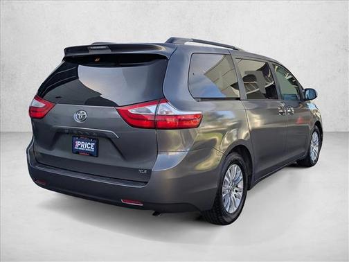 2017 Toyota Sienna XLE