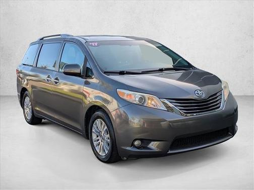 2017 Toyota Sienna XLE