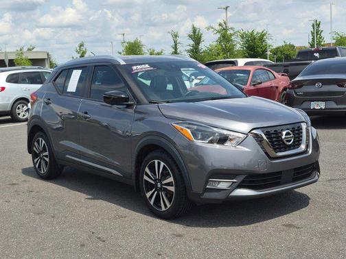 Gun Metallic 2020 Nissan Kicks SR