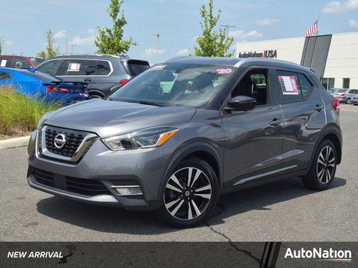 Gun Metallic 2020 Nissan Kicks SR