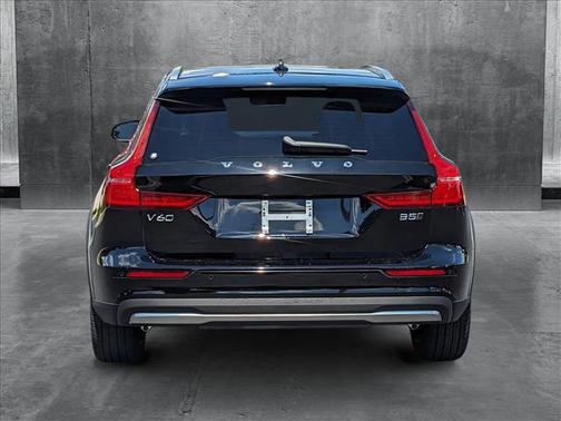 2023 Volvo V60 Cross Country B5 Ultimate
