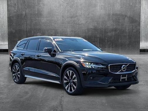 2023 Volvo V60 Cross Country B5 Ultimate