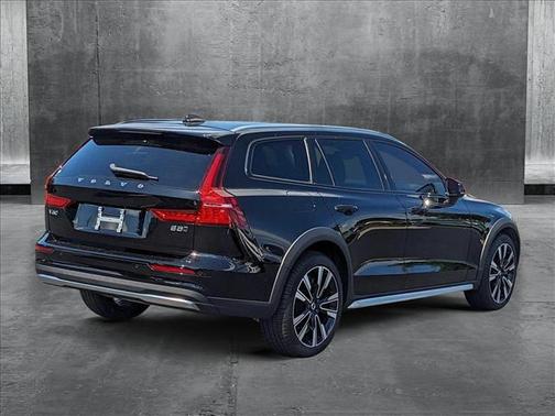 2023 Volvo V60 Cross Country B5 Ultimate