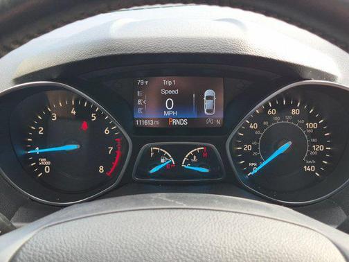 Oxford White 2019 Ford Escape SE
