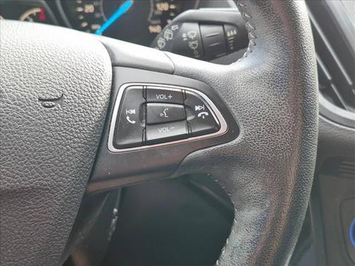 Oxford White 2019 Ford Escape SE