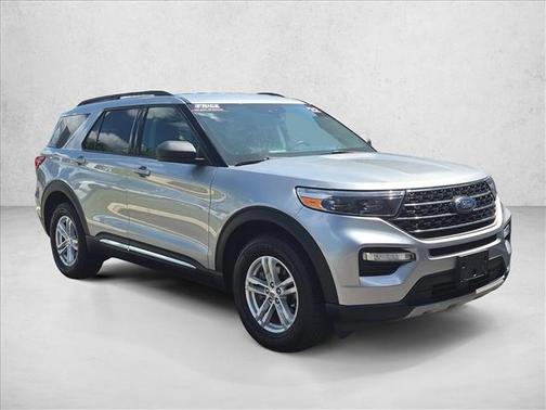 Iconic Silver Metallic 2022 Ford Explorer XLT