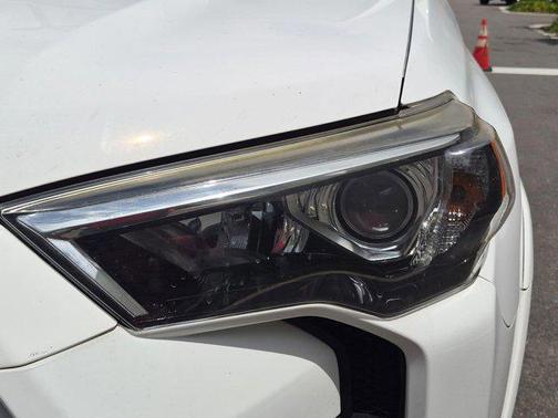 Super White 2017 Toyota 4Runner SR5