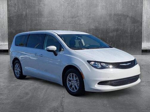 2022 Chrysler Voyager LX