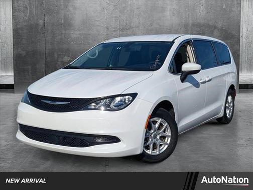 2022 Chrysler Voyager LX