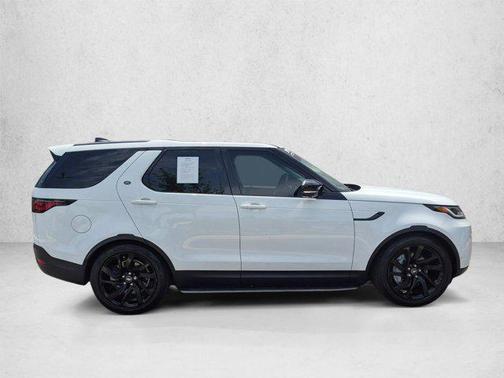 Fuji White 2024 Land Rover Discovery P300 S
