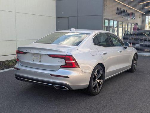 2022 Volvo S60 T5