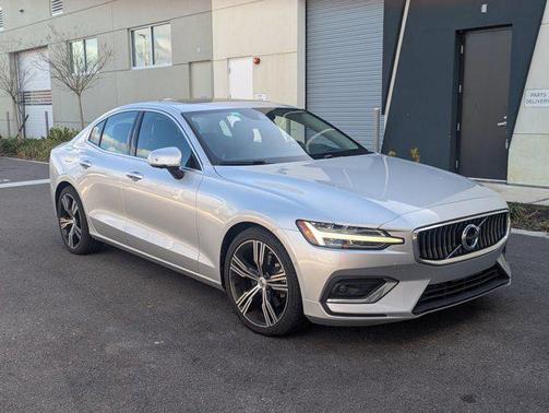 2022 Volvo S60 T5