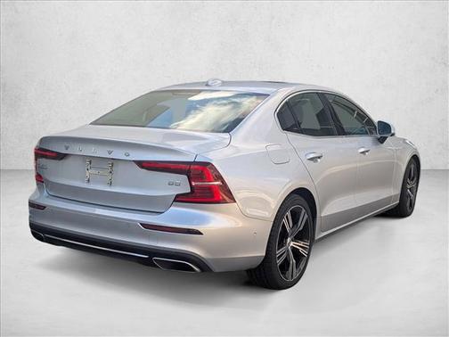 2022 Volvo S60 T5