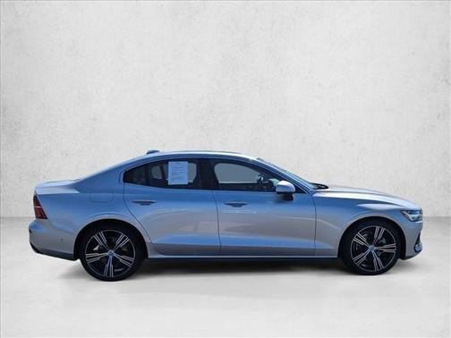 2022 Volvo S60 T5