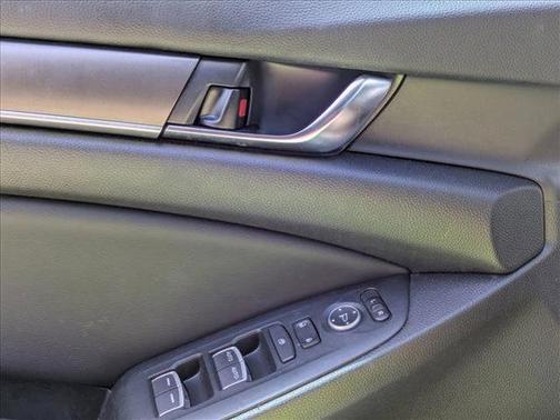 Platinum White Pearl 2018 Honda Accord LX