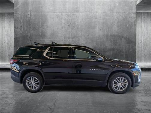 Mosaic Black Metallic 2023 Chevrolet Traverse LT Cloth