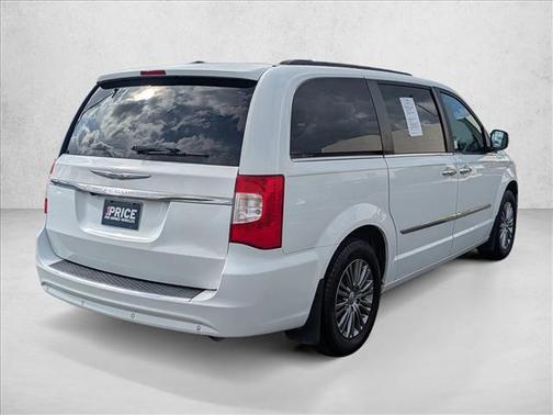 2014 Chrysler Town & Country Touring-L