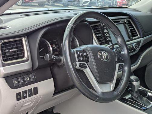 Midnight Black Metallic 2018 Toyota Highlander Limited Platinum