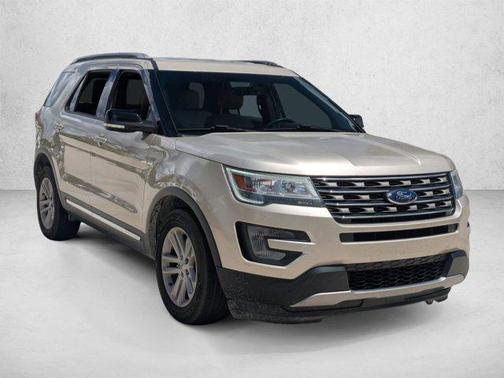 White Gold Metallic 2017 Ford Explorer XLT
