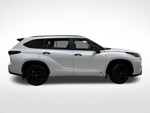 2024 Toyota Highlander Hybrid XLE