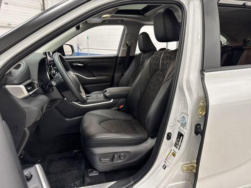 2024 Toyota Highlander Hybrid XLE
