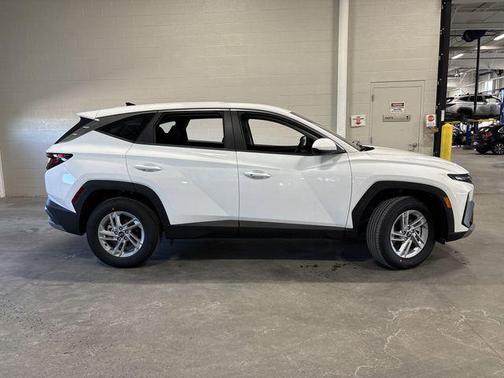 2025 Hyundai TUCSON SE