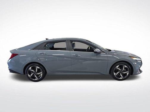 2022 Hyundai ELANTRA Limited