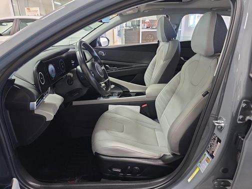 2022 Hyundai ELANTRA Limited